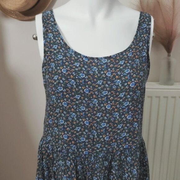 Forever 21 Low Back Ditsy Pleated dress-  Small - Picture 8 of 8